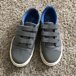 American Eagle kids sneakers Size 12